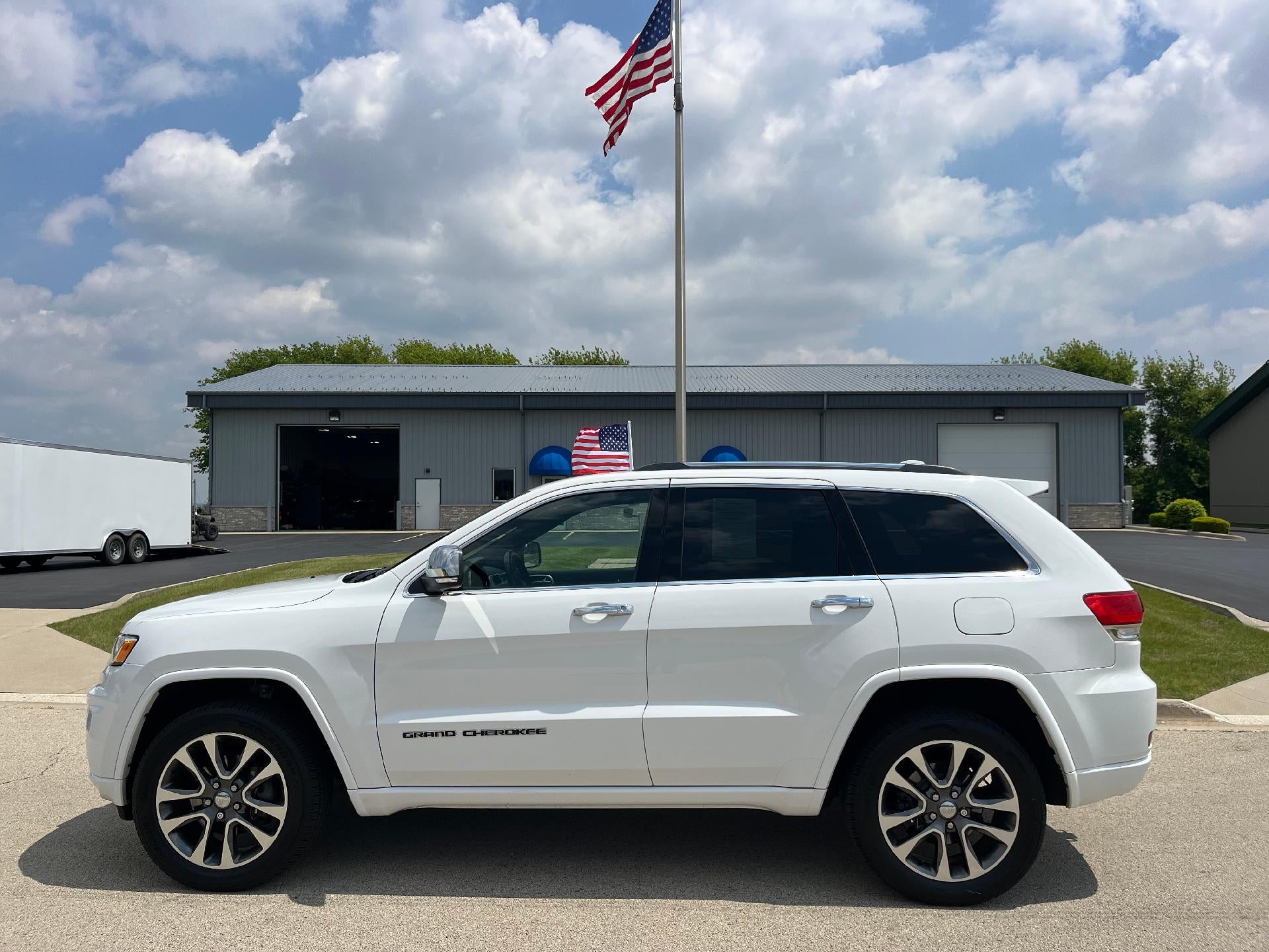 2018 Jeep Grand Cherokee Overland 4WD's photo