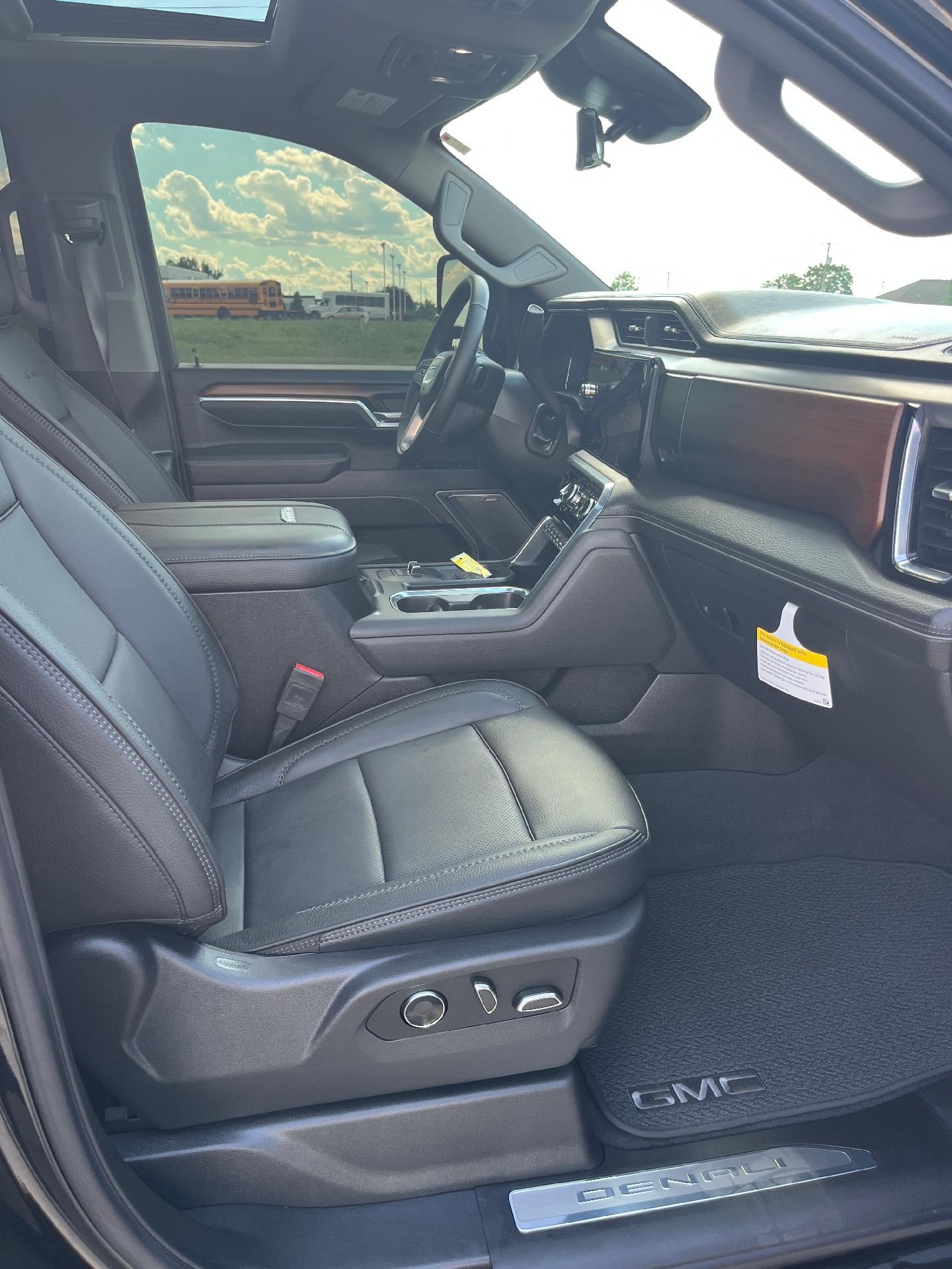 2025 GMC Sierra 2500 HD Crew Cab Standard Box 4-Wheel Drive Denali