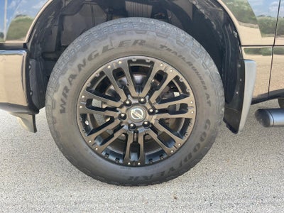 2019 Nissan TITAN SL