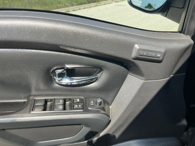 2019 Nissan TITAN SL