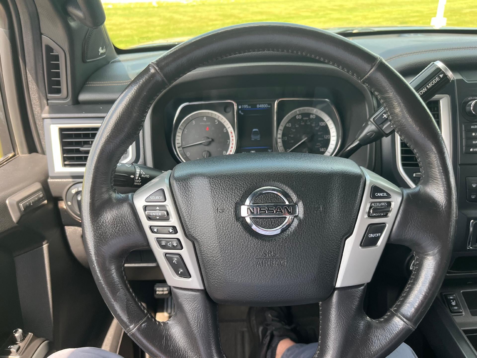 2019 Nissan TITAN SL