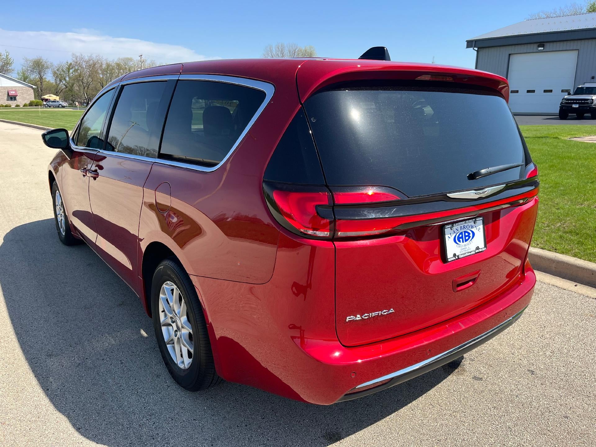 2025 Chrysler Pacifica Select