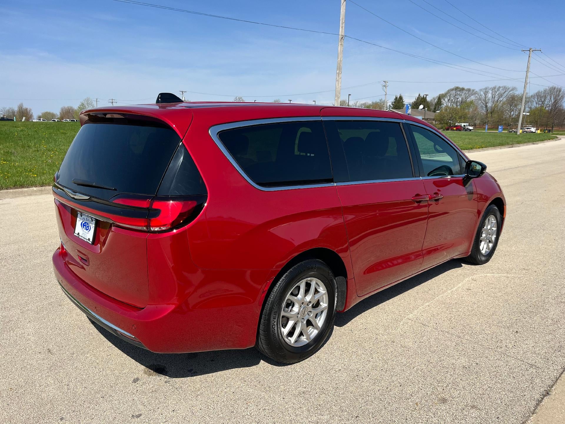 2025 Chrysler Pacifica Select