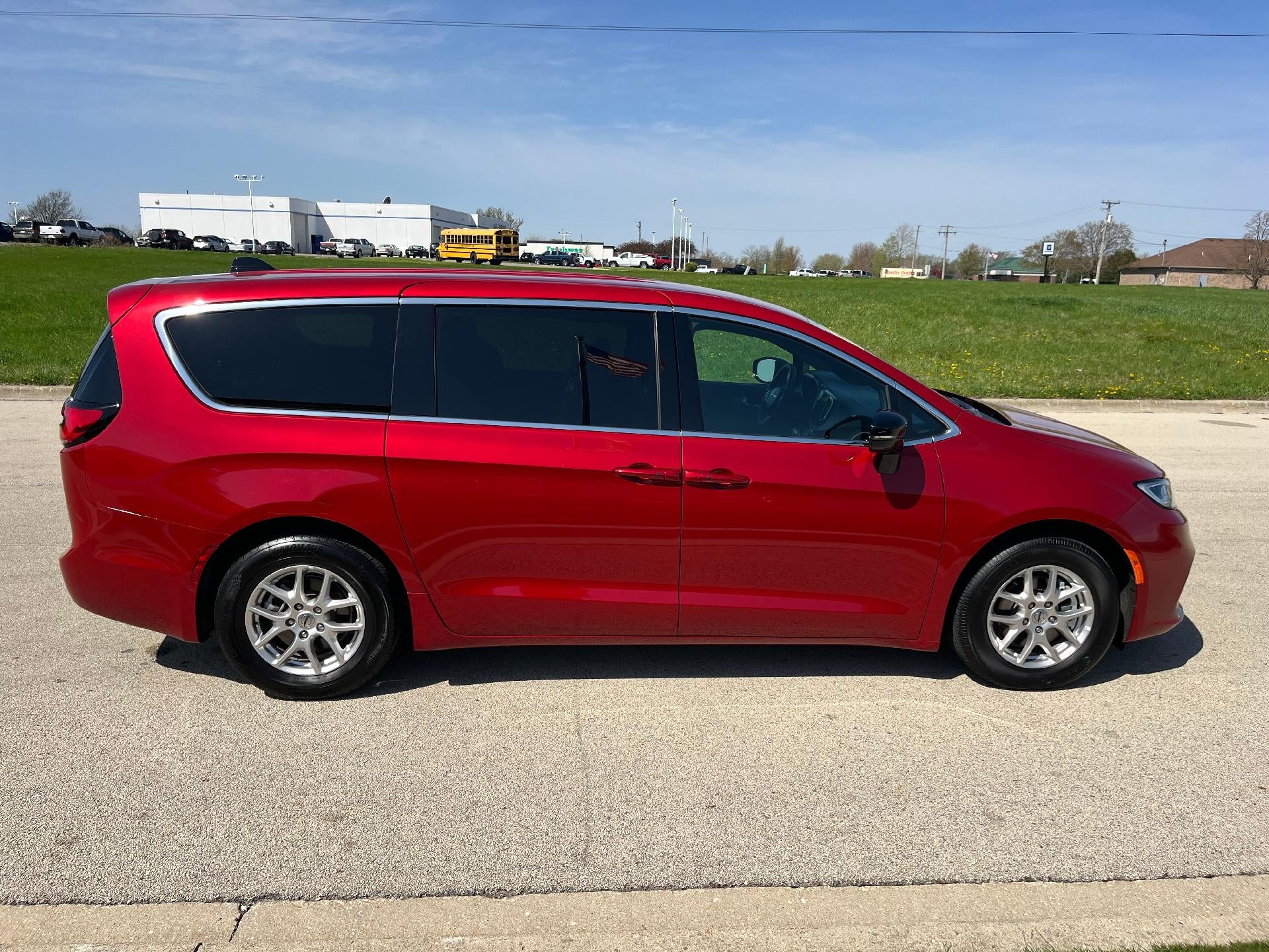 2025 Chrysler Pacifica Select