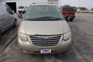 2005 Chrysler Town &amp; Country Limited
