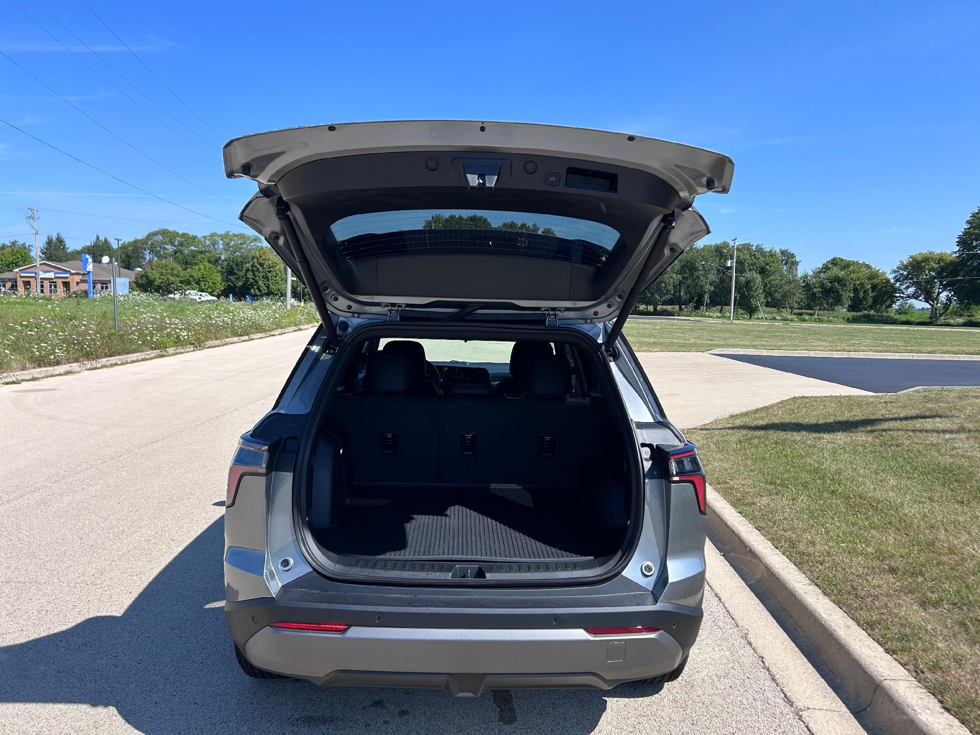 2027 Chevrolet Equinox LT - Photo 8