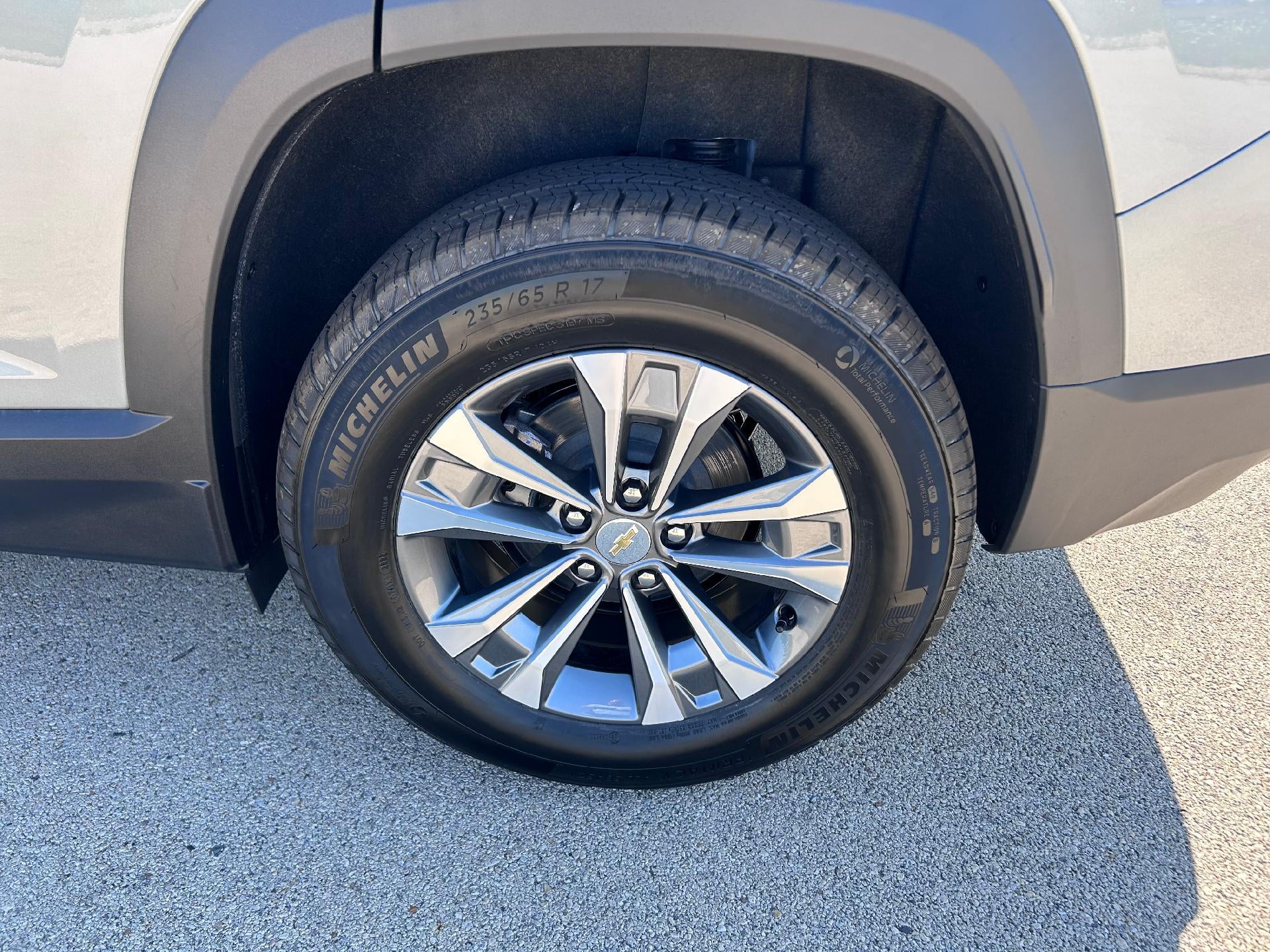 2027 Chevrolet Equinox LT - Photo 9