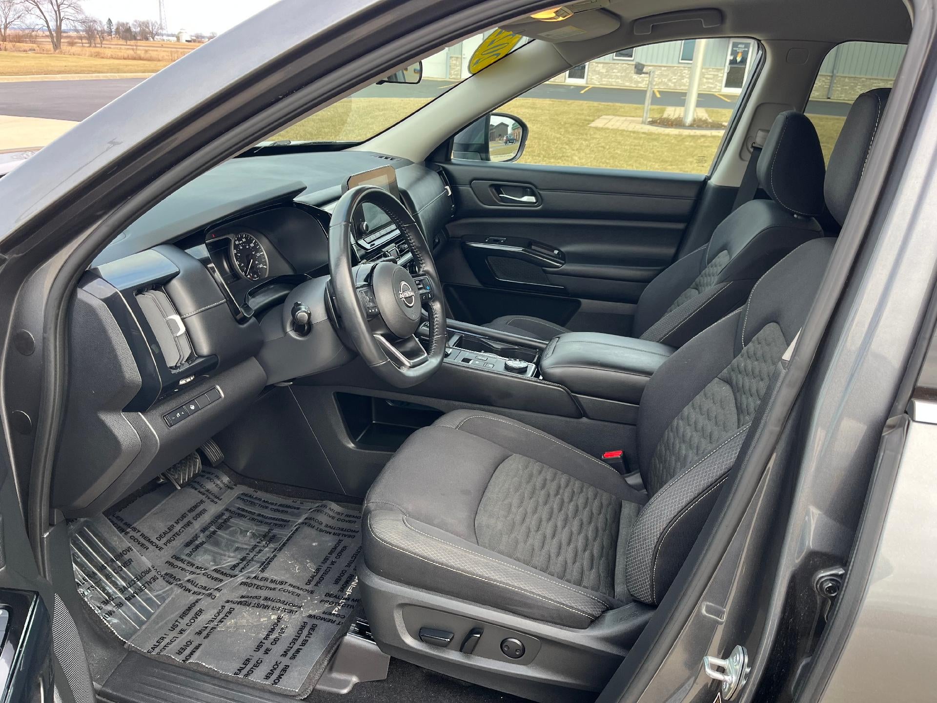 2022 Nissan Pathfinder SV