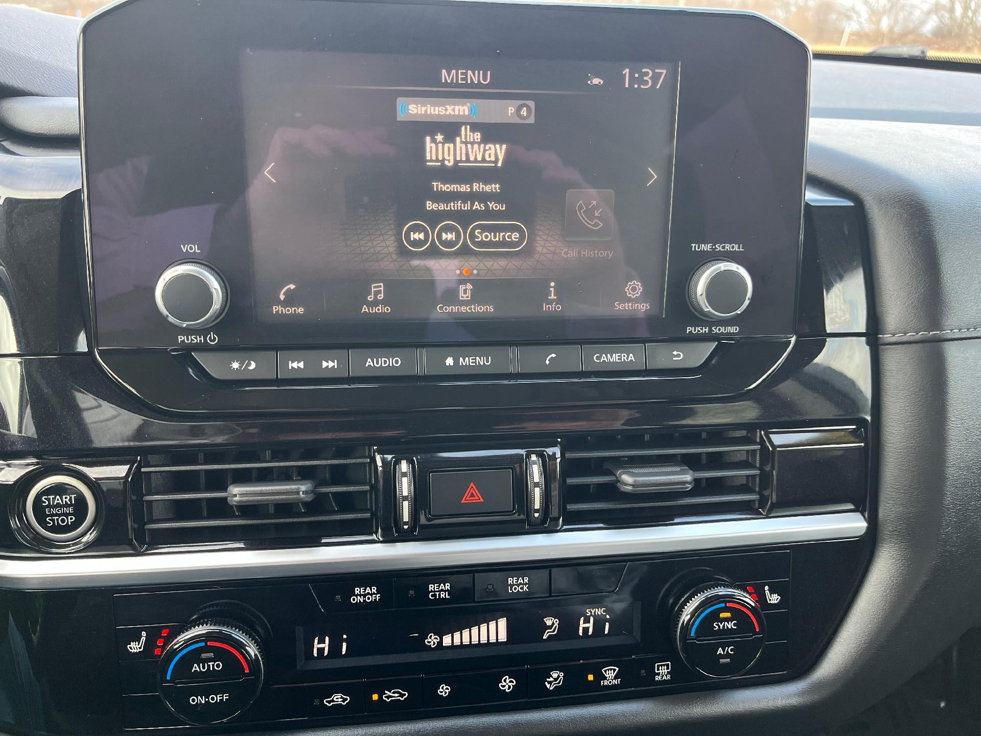 2022 Nissan Pathfinder SV