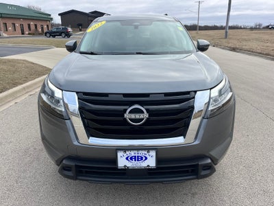 2022 Nissan Pathfinder SV