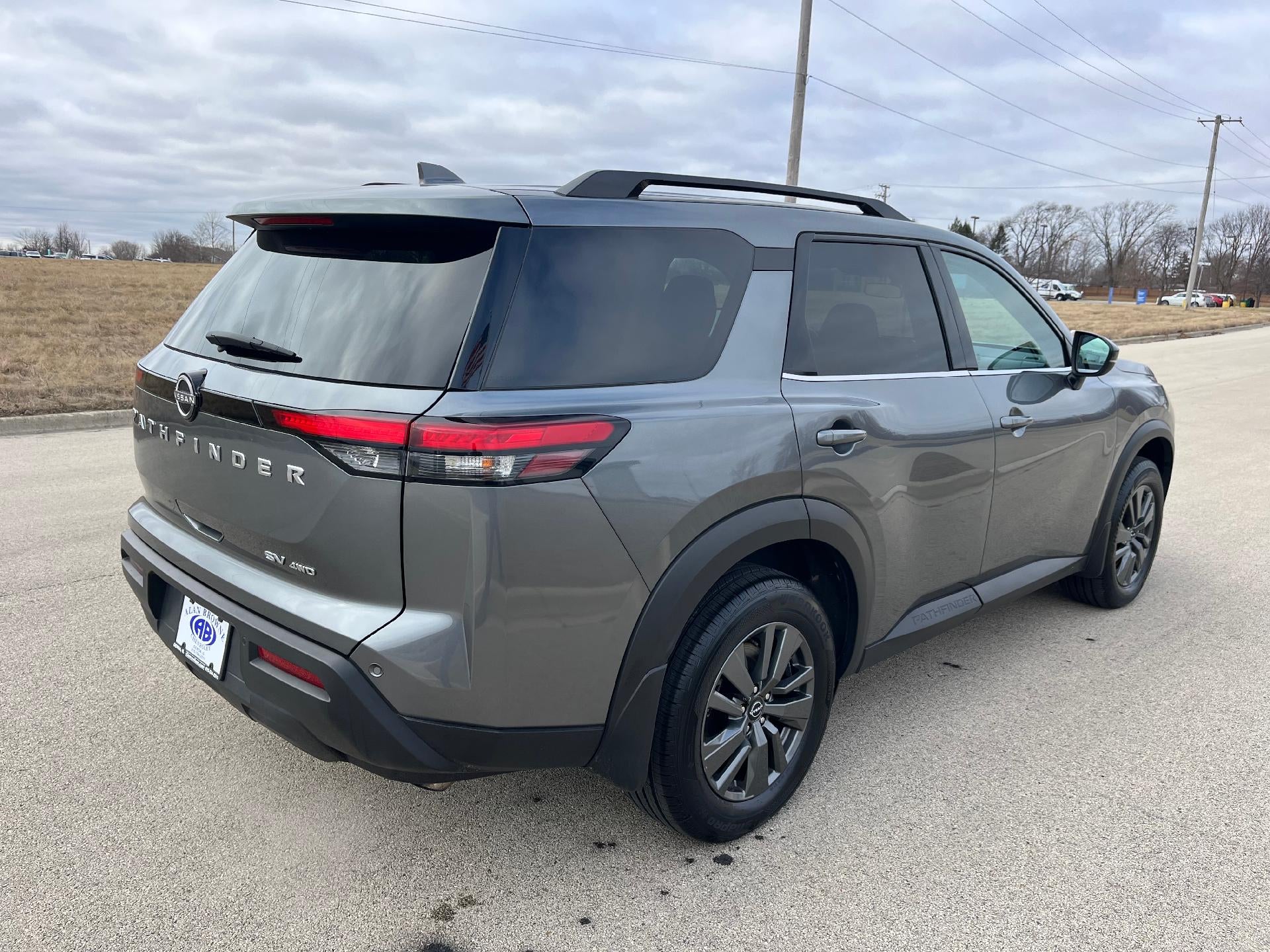 2022 Nissan Pathfinder SV